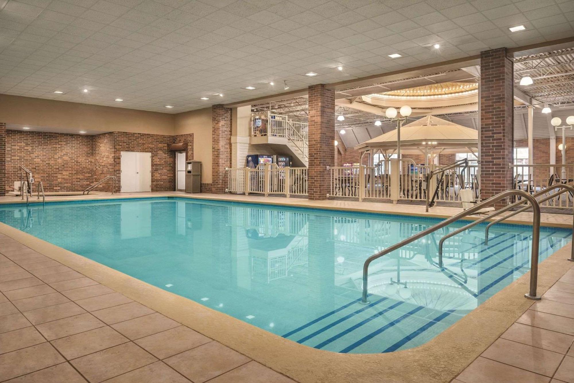 Radisson Hotel&Conference Center Fond du Lac Extérieur photo